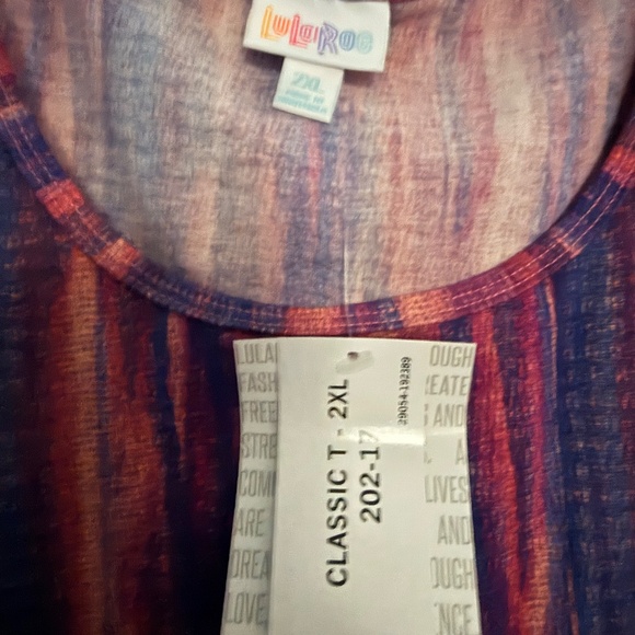 LulaRoe Classic T - Picture 2 of 2